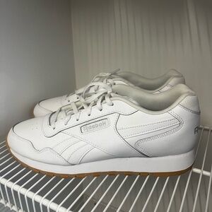 Woman's Reebok classic white, size 11